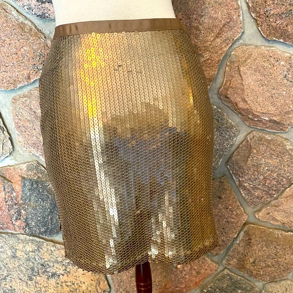 Beautiful Bedo brand sequin skirt. Pretty gold colour. - Picture 2 of 6